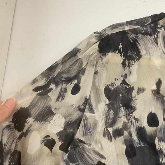 Classiques Entier Grey & White Silk Floral Print Ruffled Wrap Blouse Top Women M - Picture 9 of 10